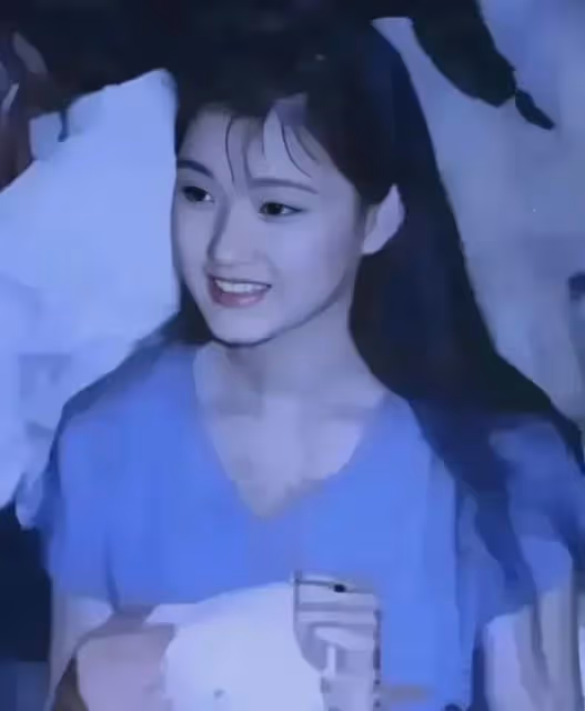 58歲宋祖英近照曝光！與丈夫分居8年，39歲生子，如今活成了這樣