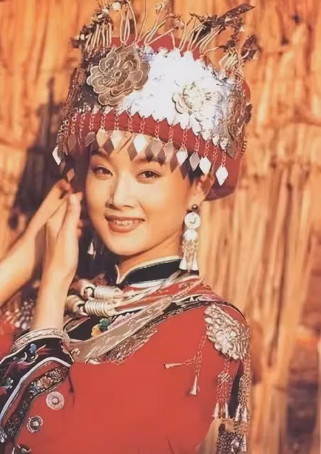 58歲宋祖英近照曝光！與丈夫分居8年，39歲生子，如今活成了這樣