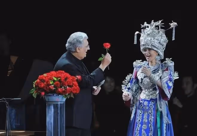 58歲宋祖英近照曝光！與丈夫分居8年，39歲生子，如今活成了這樣