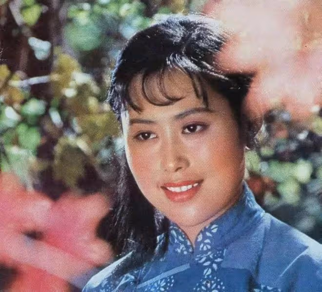 斯琴高娃:74歲被除名「國家一級演員」,兒子入獄、老公去世