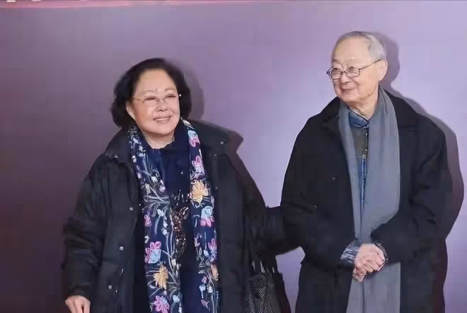 斯琴高娃:74歲被除名「國家一級演員」,兒子入獄、老公去世