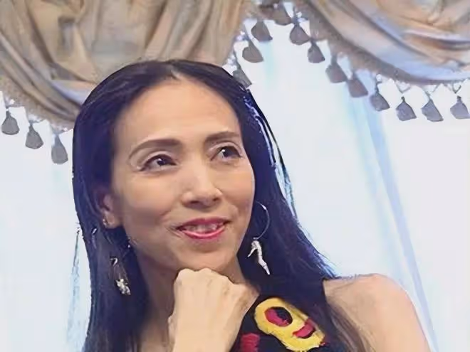 許純美:五婚五離,身價70億,發誓永不近男色,她的人生太絕了!