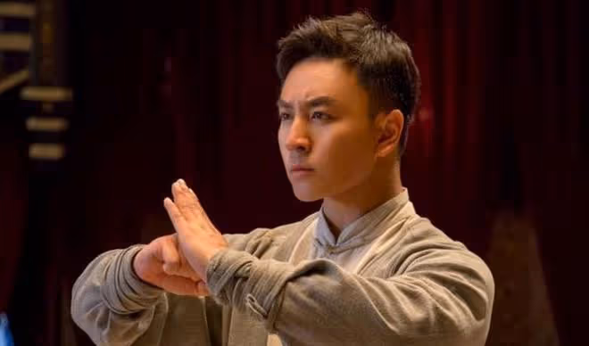釋小龍抽菸喝中藥被曝光，狀態略顯滄桑，童星光環下的平凡生活！