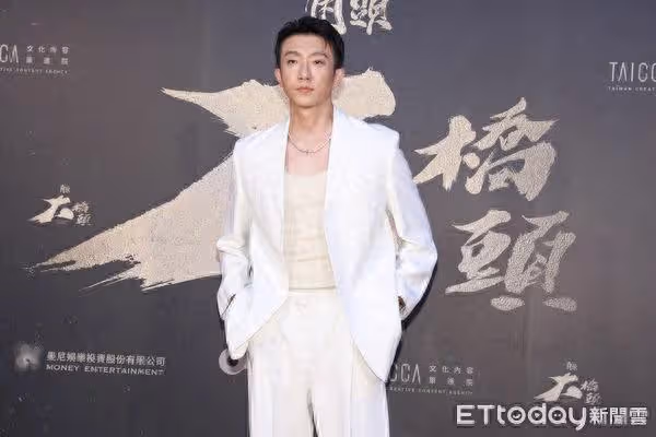 懷秋爸爸離世！深夜PO父親舊照「忍悲7字告別」出席活動沒曝異狀
