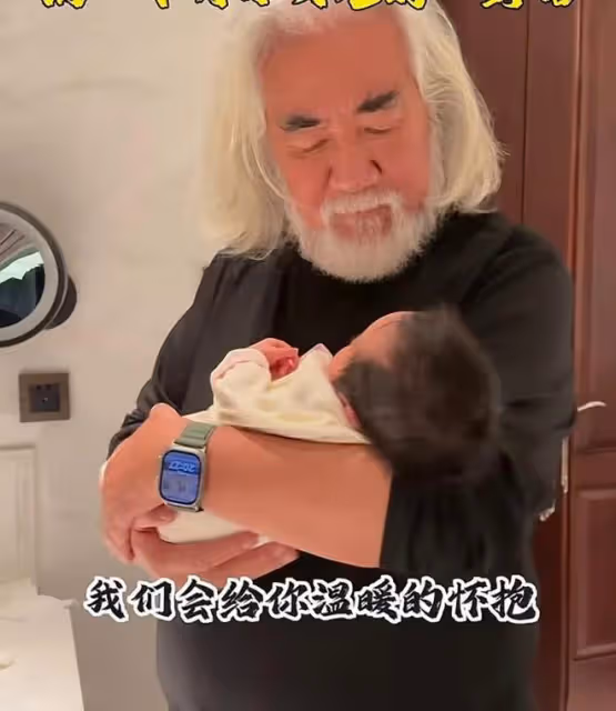 73歲張紀中慶幼女滿月，手寫情書表白寶貝，滿月宴6層蛋糕好闊氣