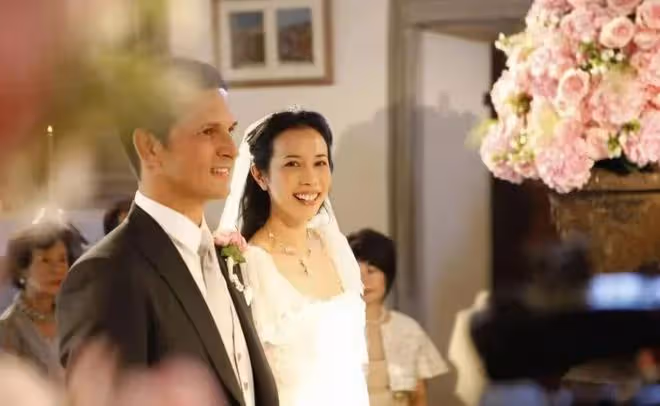 愛過周星馳,和舒淇老公虐戀9年,41歲嫁初戀,她是娛樂圈真頂流