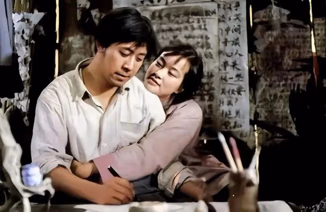 75歲劉曉慶微博慶生!婚內出軌40歲小鮮肉,本人回應:多大個事!