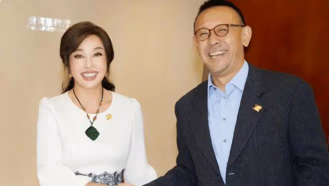 75歲劉曉慶微博慶生!婚內出軌40歲小鮮肉,本人回應:多大個事!