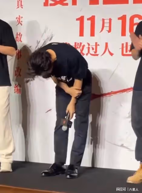 作秀?黃曉明為葉珂事件鞠躬道歉!演員眼淚不能信,比上廁所都隨意