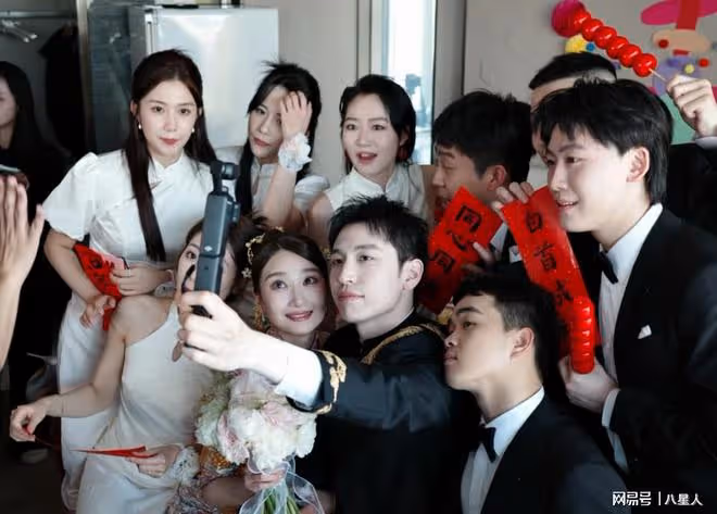 郭德綱外甥王九龍結婚!德雲社上百人到場,于謙證婚郭麒麟上台唱歌