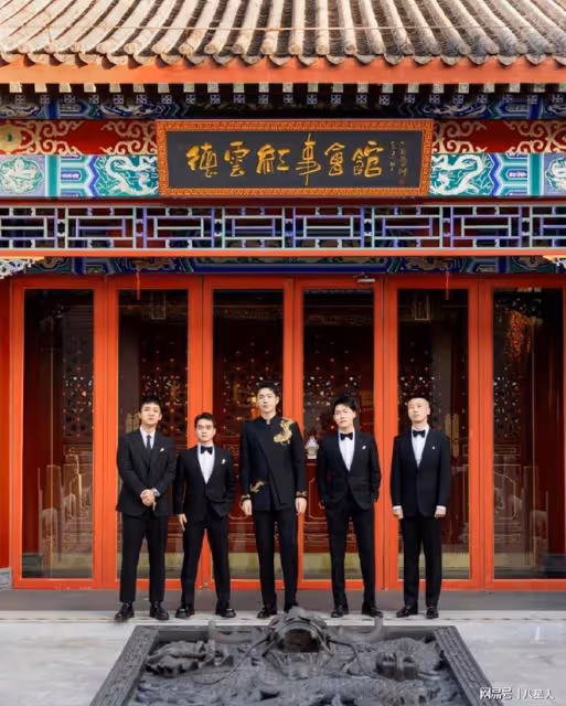 郭德綱外甥王九龍結婚!德雲社上百人到場,于謙證婚郭麒麟上台唱歌