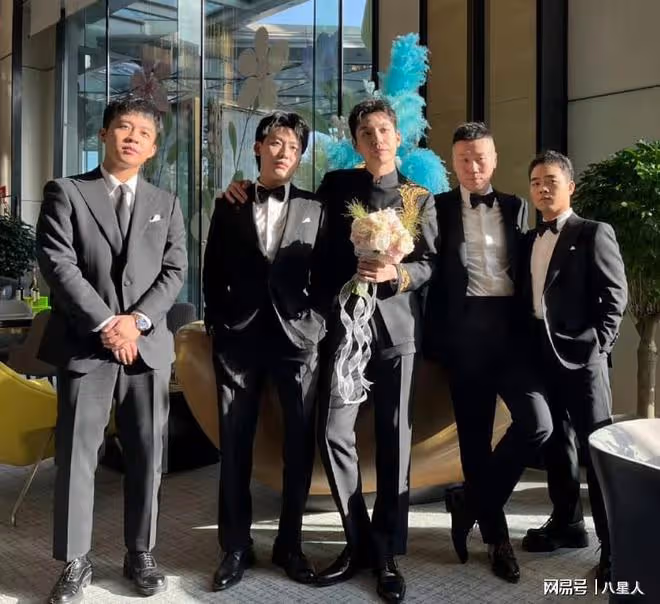 郭德綱外甥王九龍結婚!德雲社上百人到場,于謙證婚郭麒麟上台唱歌