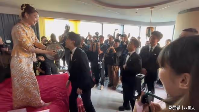 郭德綱外甥王九龍結婚!德雲社上百人到場,于謙證婚郭麒麟上台唱歌