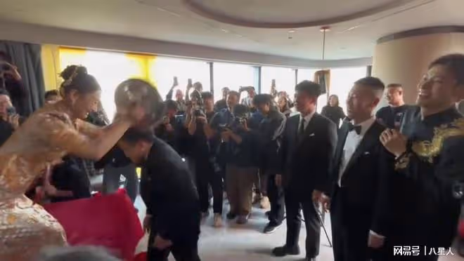 郭德綱外甥王九龍結婚!德雲社上百人到場,于謙證婚郭麒麟上台唱歌