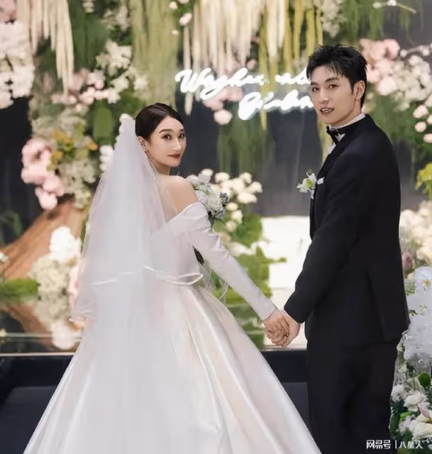 郭德綱外甥王九龍結婚!德雲社上百人到場,于謙證婚郭麒麟上台唱歌