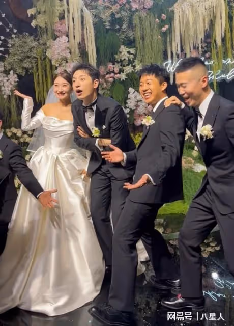 郭德綱外甥王九龍結婚!德雲社上百人到場,于謙證婚郭麒麟上台唱歌