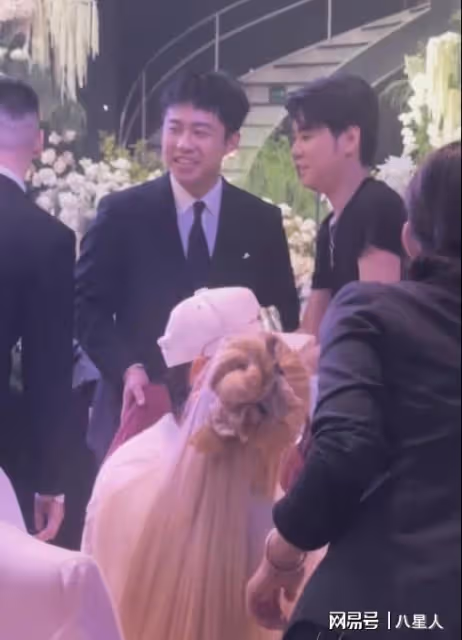 郭德綱外甥王九龍結婚!德雲社上百人到場,于謙證婚郭麒麟上台唱歌