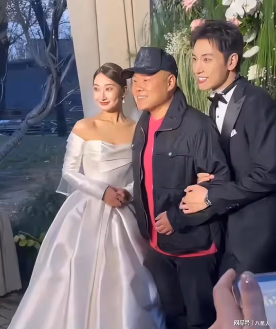 郭德綱外甥王九龍結婚!德雲社上百人到場,于謙證婚郭麒麟上台唱歌