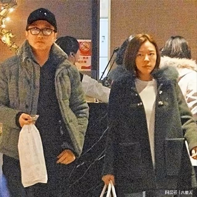 庾澄慶再婚8年罕見曬夫妻合影!49歲張嘉欣氣質溫婉,狀態太絕了
