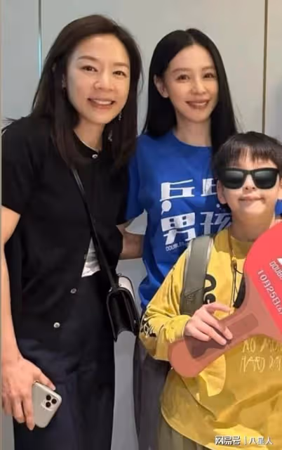 庾澄慶再婚8年罕見曬夫妻合影!49歲張嘉欣氣質溫婉,狀態太絕了