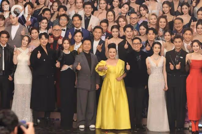 TVB台慶大合照排位,兩大視帝站穩一哥地位,37歲女星極速上位做一線