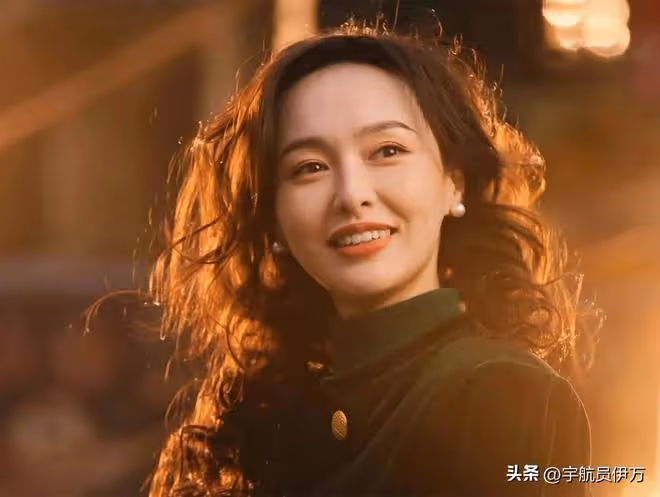 與唐嫣分手後,8年不談戀愛,卻在40歲娶小3歲混血妻子後再度爆紅
