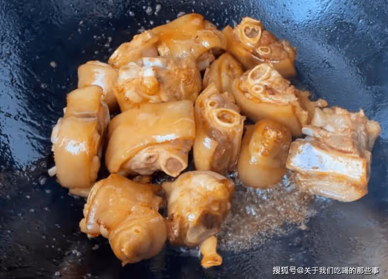 燜豬蹄怎麼做好吃?牢記「4個技巧」,豬蹄Q彈軟爛,不油膩沒腥味