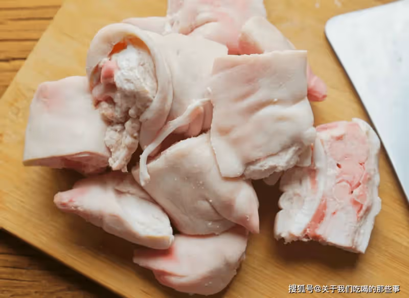 燜豬蹄怎麼做好吃?牢記「4個技巧」,豬蹄Q彈軟爛,不油膩沒腥味
