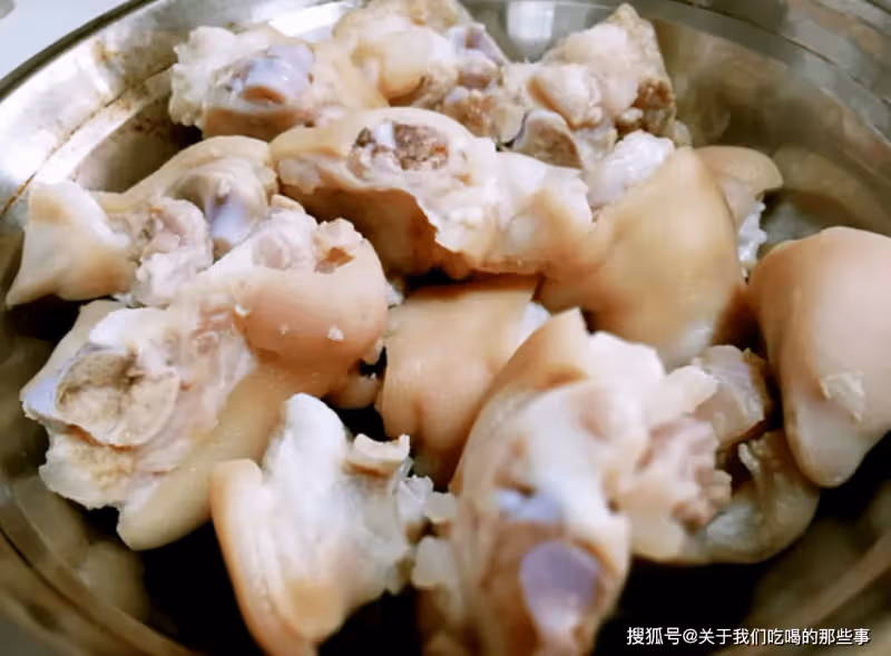 燜豬蹄怎麼做好吃?牢記「4個技巧」,豬蹄Q彈軟爛,不油膩沒腥味