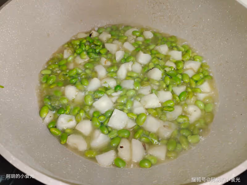 也是時候吃它了,還是冬日刮油第一菜!簡單搭配炒一盤,鮮脆上頭、潤透心窩,清淡好味吃不停