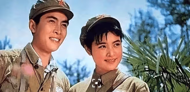 前妻在除夕自殺,唐國強兒子又先天殘疾,72歲的唐國強怎麼啦?