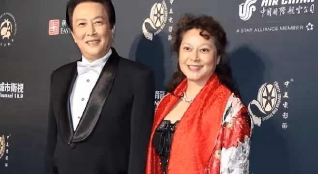 前妻在除夕自殺,唐國強兒子又先天殘疾,72歲的唐國強怎麼啦?