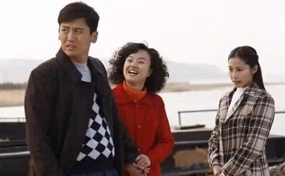 從「土妞」到嫁男神生子!何翯如何逆襲成人生大贏家
