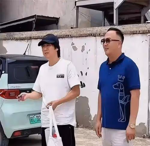 67歲張帝娶女兒閨蜜,老來得子引關注,滿頭白髮見證歲月變遷