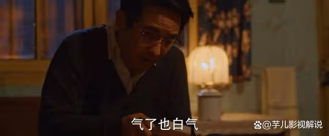 《小巷人家》莊超英和黃玲貌合神離半輩子，卻因筱婷統一戰線