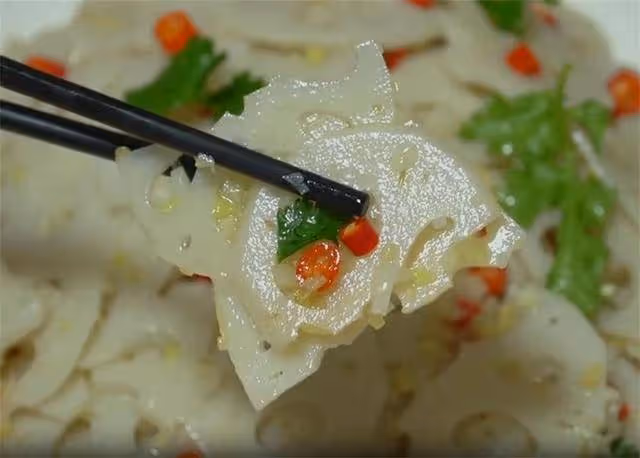 為啥你做藕片不白又不脆?好吃的竅門都告訴你,我家必備的下飯菜