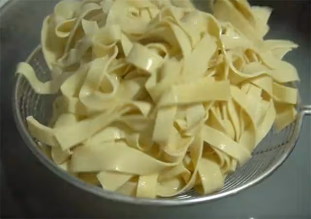 豆腐皮這樣做太好吃了,麻辣爽口,做法簡單,一大碗不夠吃,解饞