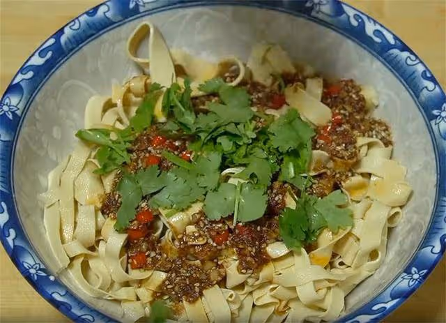 豆腐皮這樣做太好吃了,麻辣爽口,做法簡單,一大碗不夠吃,解饞