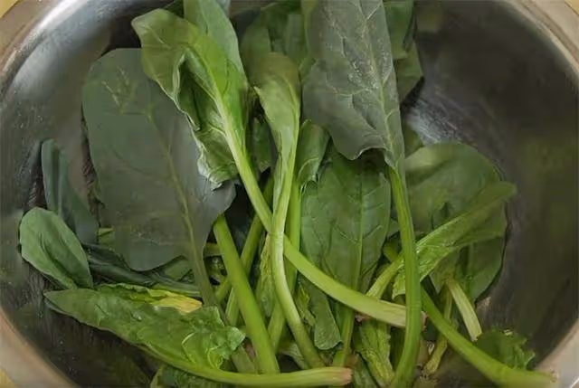 秋冬菠菜要這樣吃,我家一周吃4次,開胃又下飯,越吃越過癮