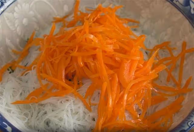 秋冬菠菜要這樣吃,我家一周吃4次,開胃又下飯,越吃越過癮