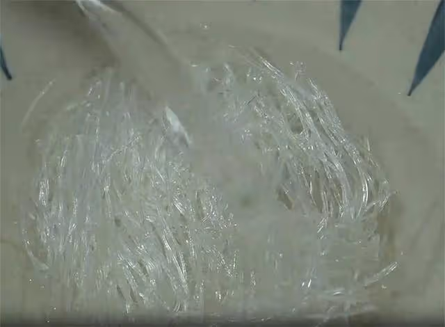 秋冬就愛這樣吃金針菇,不炒不燉不水煮,蒜香濃郁還不塞牙