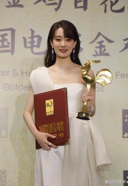 從擠走85花坐C位,到熱度資源雙下滑,資本不打招呼拋棄張小斐