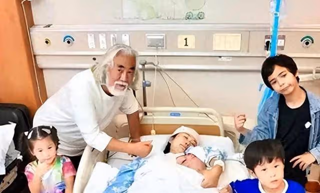 73歲的張紀中,為剛滿月女兒大辦生日宴會,到場的人卻寥寥無幾