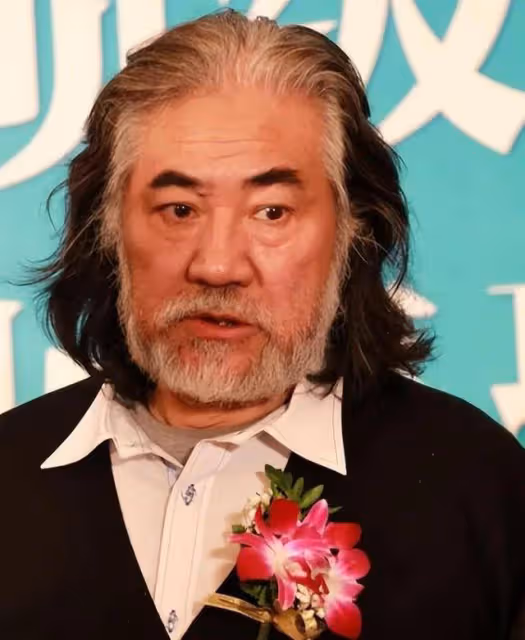 73歲的張紀中,為剛滿月女兒大辦生日宴會,到場的人卻寥寥無幾