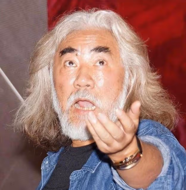 73歲的張紀中,為剛滿月女兒大辦生日宴會,到場的人卻寥寥無幾