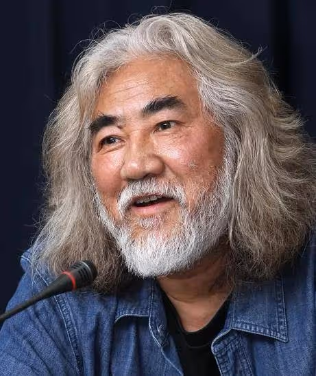73歲的張紀中,為剛滿月女兒大辦生日宴會,到場的人卻寥寥無幾