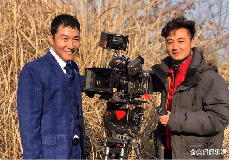 完全不輸孫紅雷，爆紅後娶洋老婆定居瑞典，如今女兒成為他的驕傲