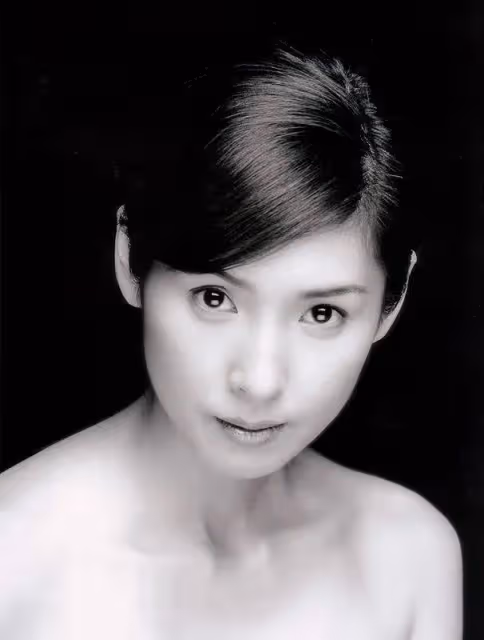 曾拍五部大尺度戲與《白色巨塔》日本女星黑木瞳性感撩人