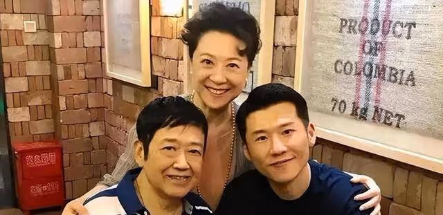 王群病逝：48年婚姻終結，王馥荔痛失愛人，王驍悲悼父親辭世