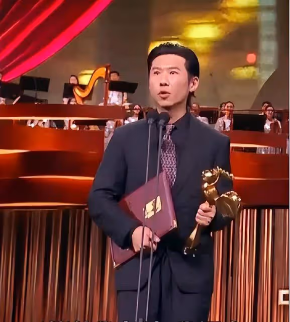 王群病逝:48年婚姻終結,王馥荔痛失愛人,王驍悲悼父親辭世